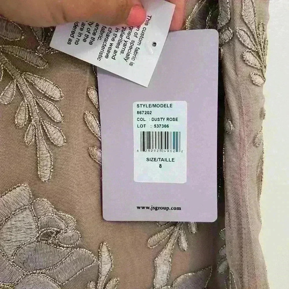 JS Collections Dori Embroidered Cap Sleeve Dress - Picture 10 of 11